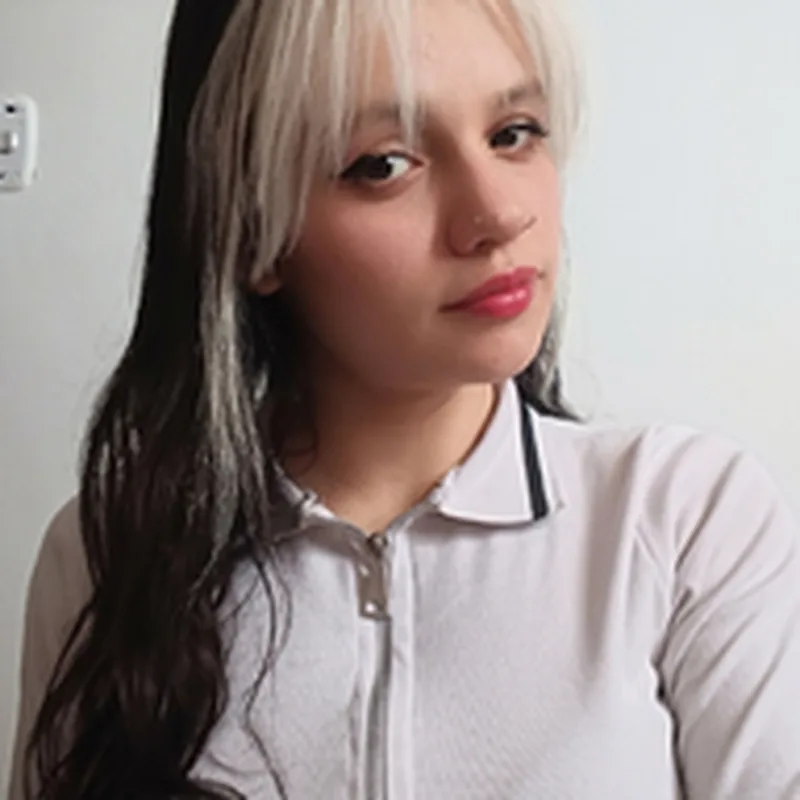 Nathaly Varon — Senior Chat Agent
